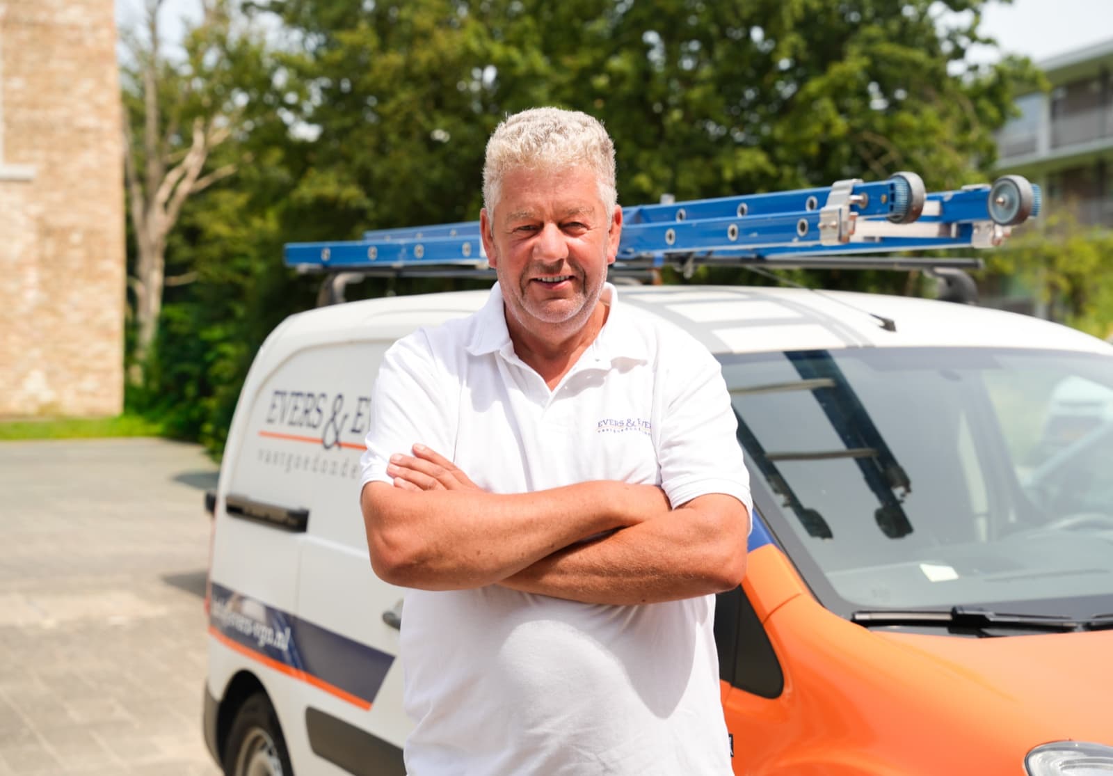 Vakman van Evers & Evers voor de bedrijfsbus